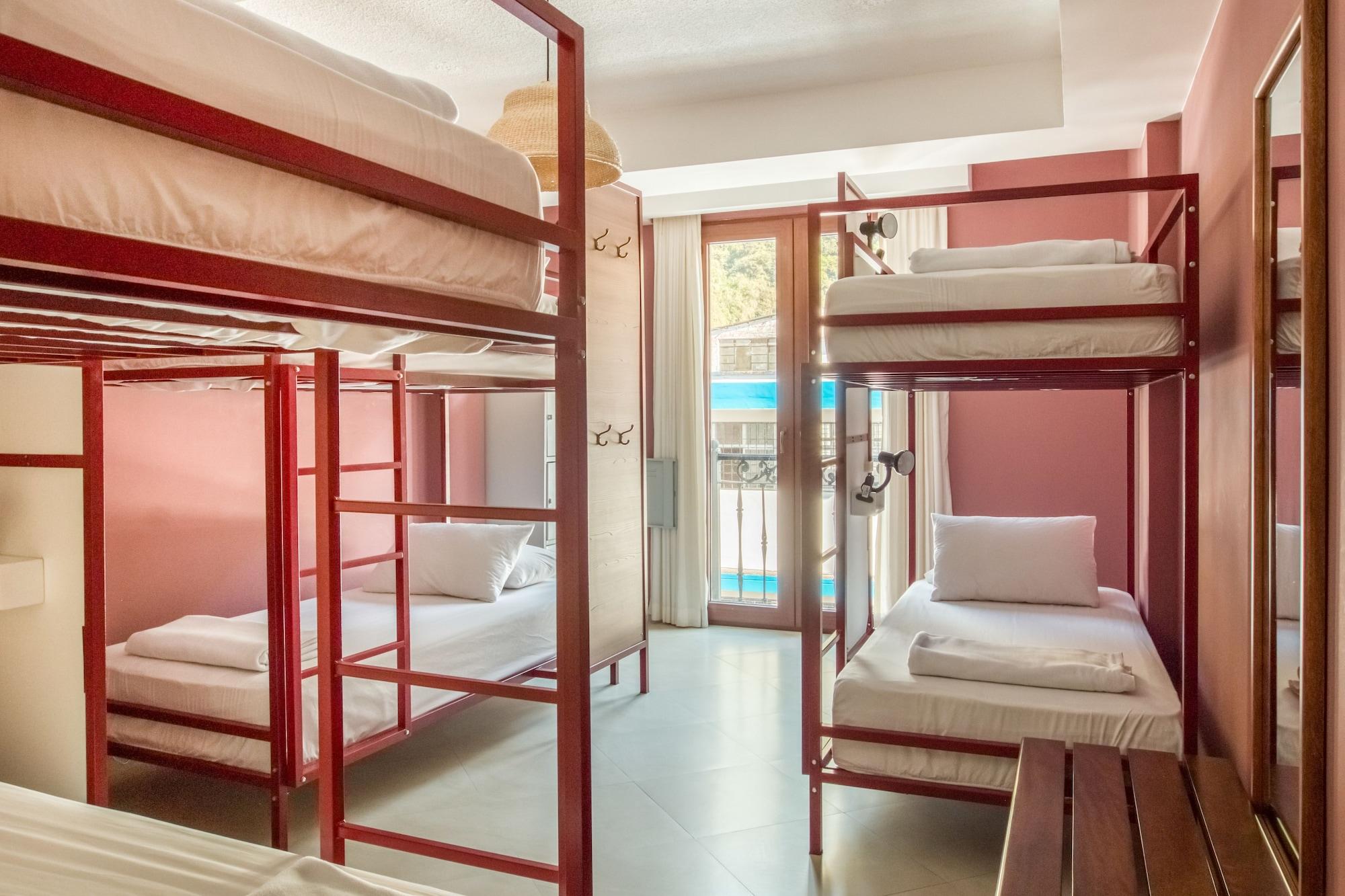 Selina Hotel 3*